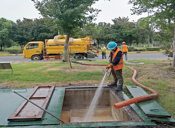 万冲镇化油池清理